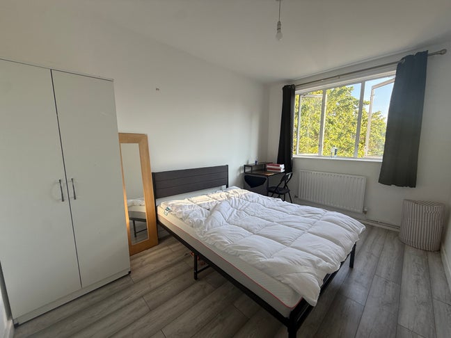 Room available in the heart of Stepney Green Main Photo