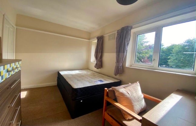 Double room in a student house in Headington Main Photo