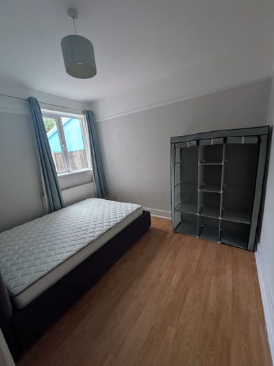 Room available in 3 bed house share Main Photo