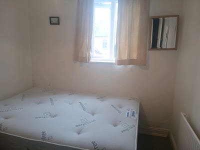 Small Room in a Creative Household Main Photo