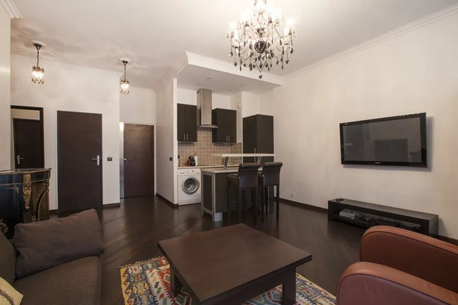 Clean well-located London LOFT Main Photo