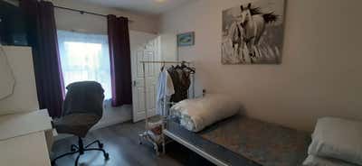 Good sized room with ensuite in quiet household  Main Photo