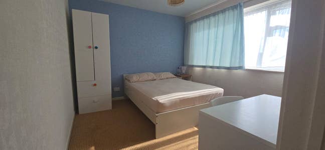 2 Double Rooms & Single Room Available in TW19 7PP Main Photo