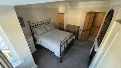 Stunning double room off Magdalen Road Main Photo