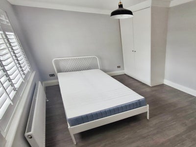 Double Furnished Room to Rent with an En - Suite  Main Photo
