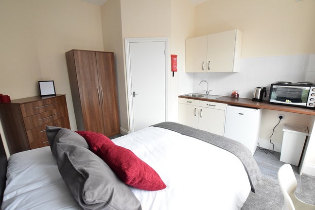 Coming soon Studio Room Bills INC Main Photo