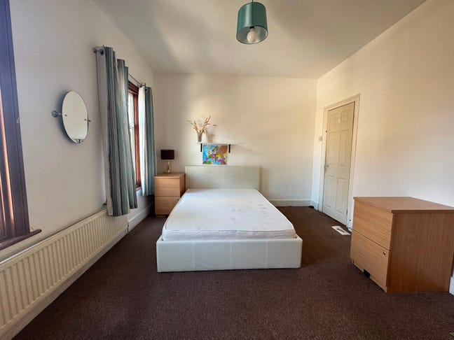2 Furnished Bedrooms-Bills Included-Central Line Main Photo