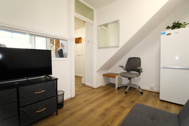 Lovely Bright Rooms to Let Near Borough Main Photo