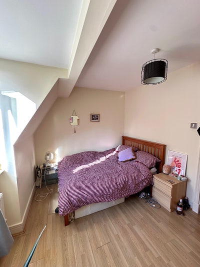 Finchley Road Double room in Female house share  Main Photo