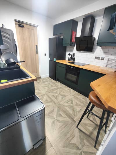 Premium En-Suite Room with Private Snack Station! Main Photo