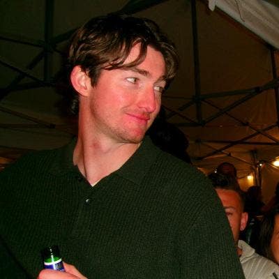 Looking to live with up to 3 other people. I ... Main Photo