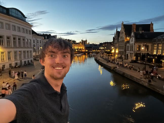 Australian Looking for room. Main Photo