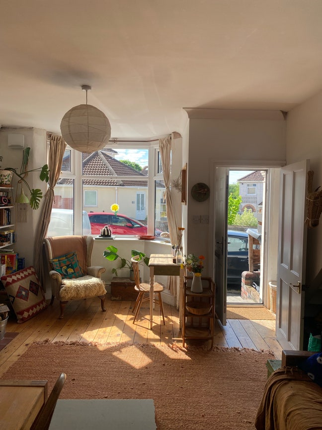 A Room in a Lovely 2-Bed House Main Photo