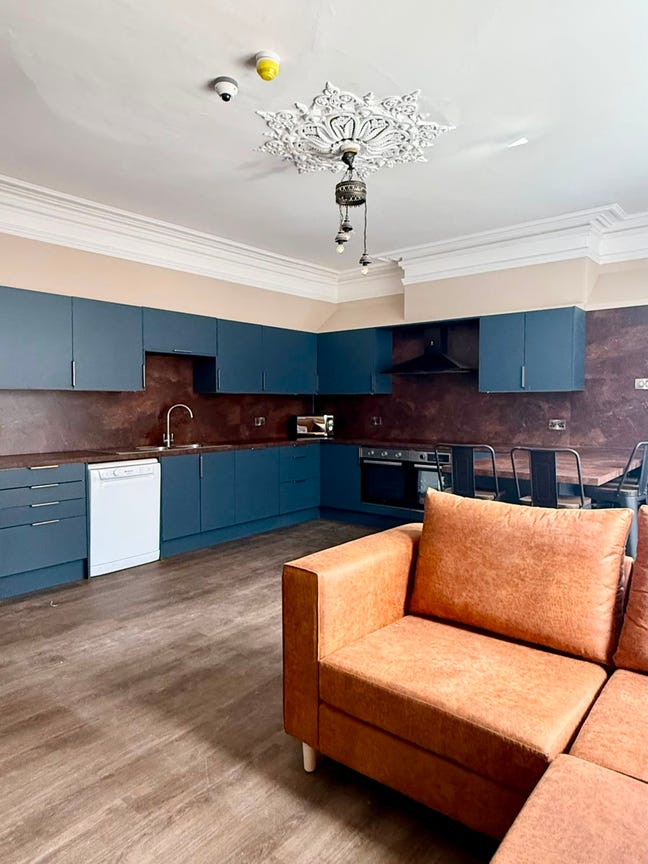 The Town House - Tiverton House Share Main Photo