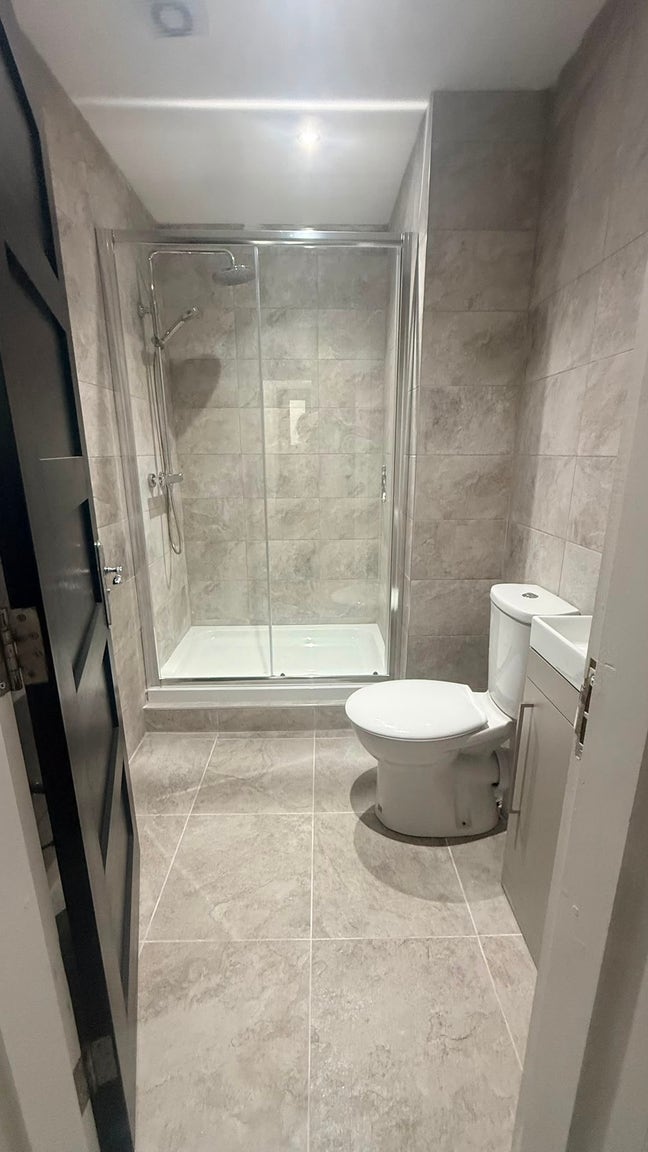 Large NEW Ensuite Room | Bills Included Main Photo