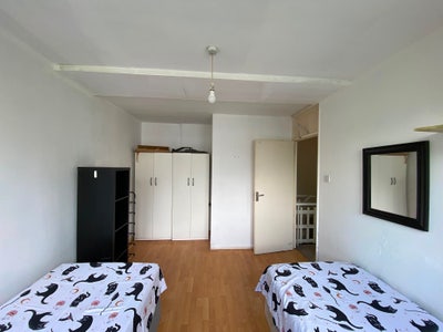 ## Spacious Double Room for Two – Bills Included – Main Photo