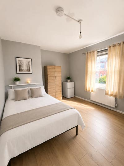 Bruce Grove  En suite Room | 0 Deposit |Couples Ok Main Photo