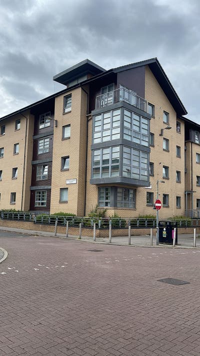 Modern 1-Bedroom Flat | 15-Min Walk to City Centre Main Photo