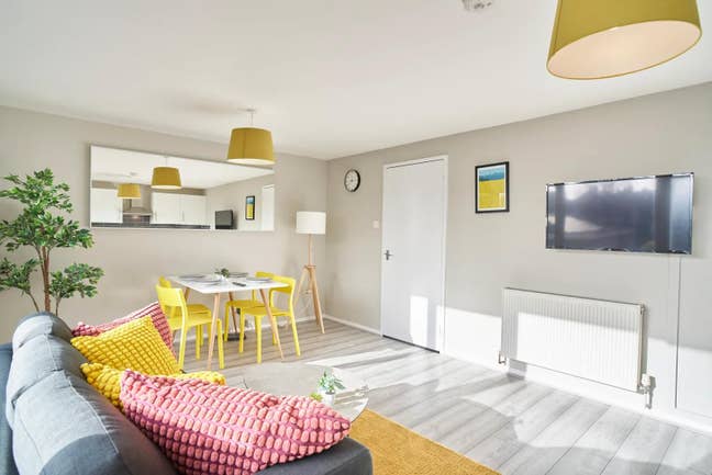 4 Bright Room 🌿 Near Victoria Park 🚆✨ Main Photo