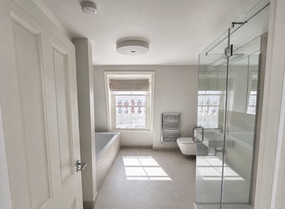 Very Spacious luxury apartment for female share  Main Photo