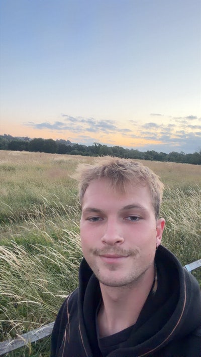 Looking for a house share or to buddy up Main Photo