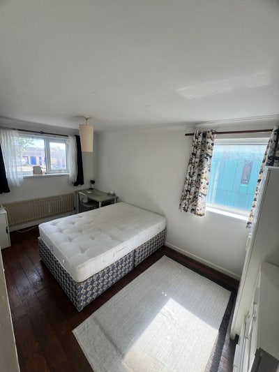 1 Master Bedroom & 1 Double Bedroom Available Main Photo