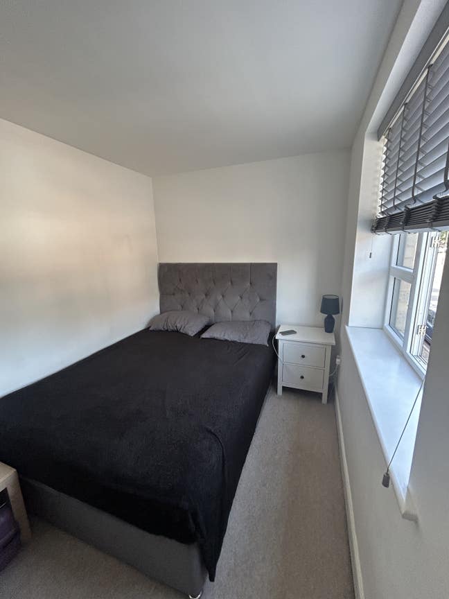 Double room in Merstham to rent Main Photo