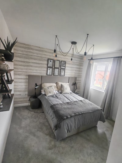 Ensuite Room  Main Photo