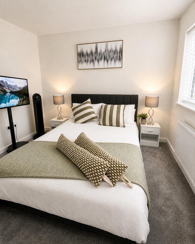Spacious En-Suite Room With With King Size Bed  Main Photo