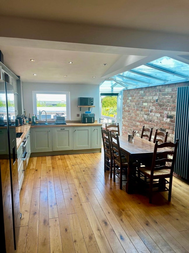 Double En-Suite Room Available in Old Town Main Photo