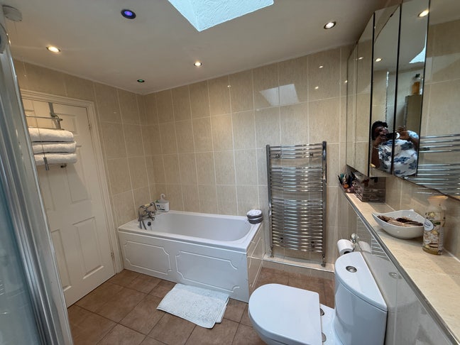 Spacious Double Room in Beautiful, Quiet Home  Main Photo