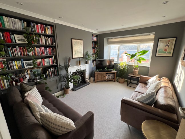 Beautiful 2 Bedroom Flat - Quiet Private Block Main Photo