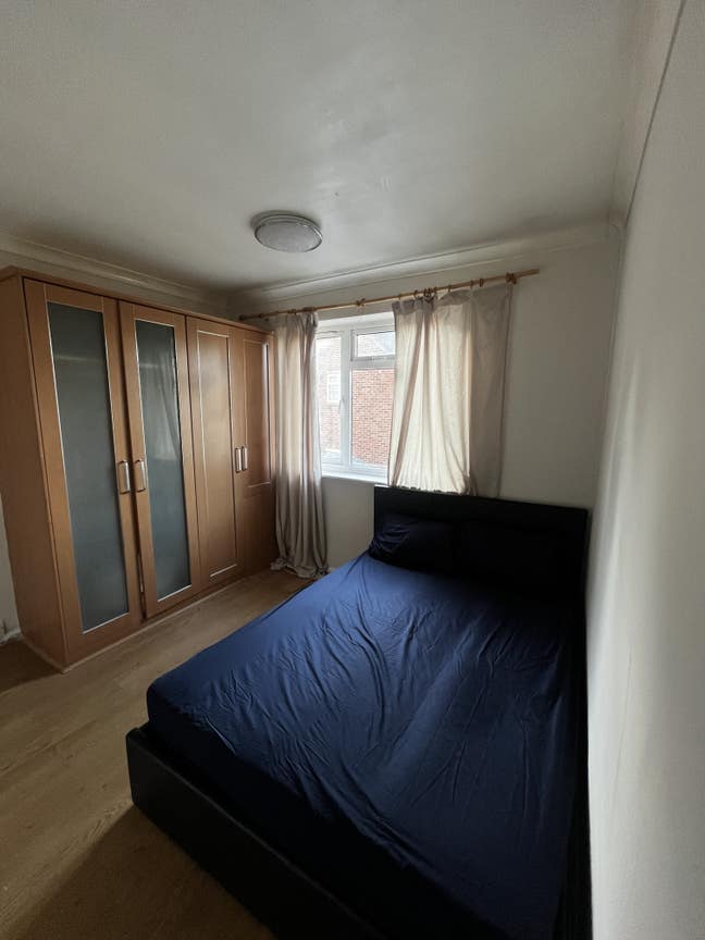 Furnished Double Room | DA9 | Bills Included Main Photo