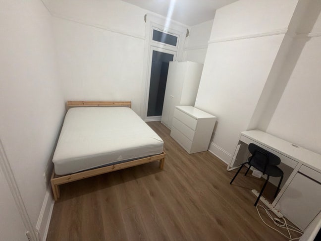 One bedroom in East Croydon  Main Photo