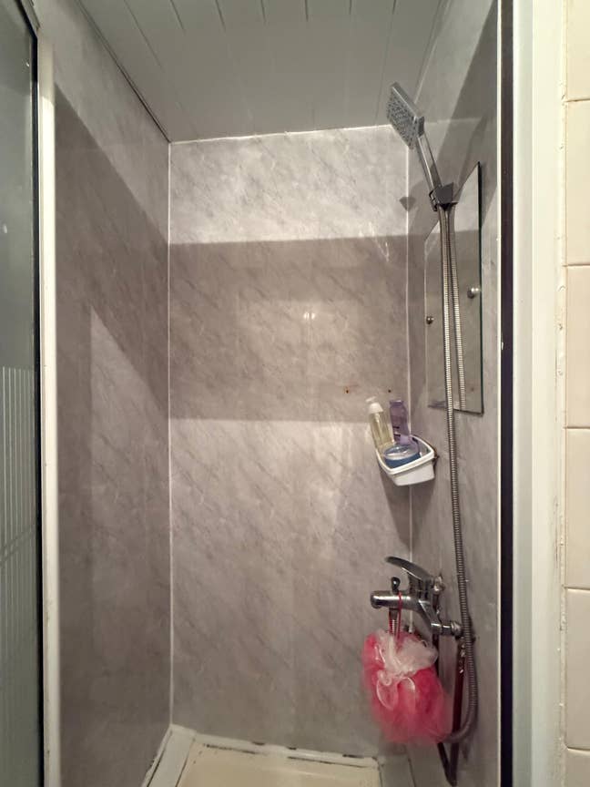 Double room to share in a clean and  peaceful flat Main Photo