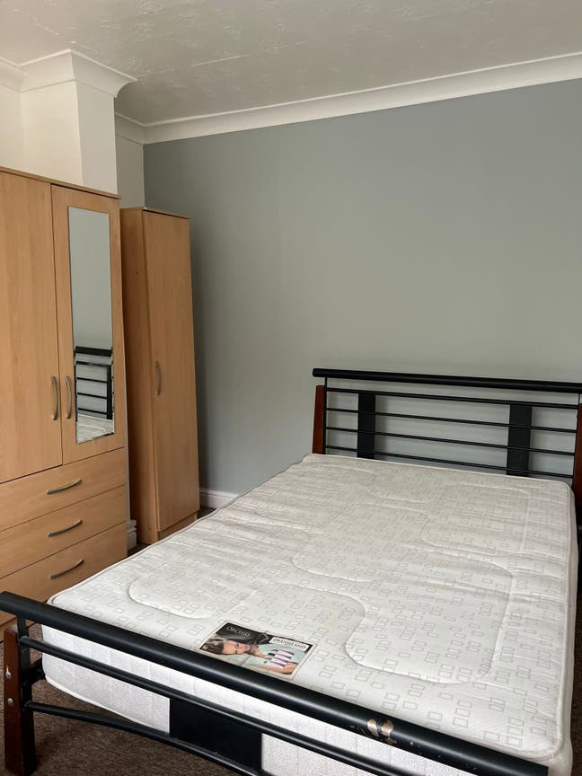 Large Double Room -Downstair Main Photo
