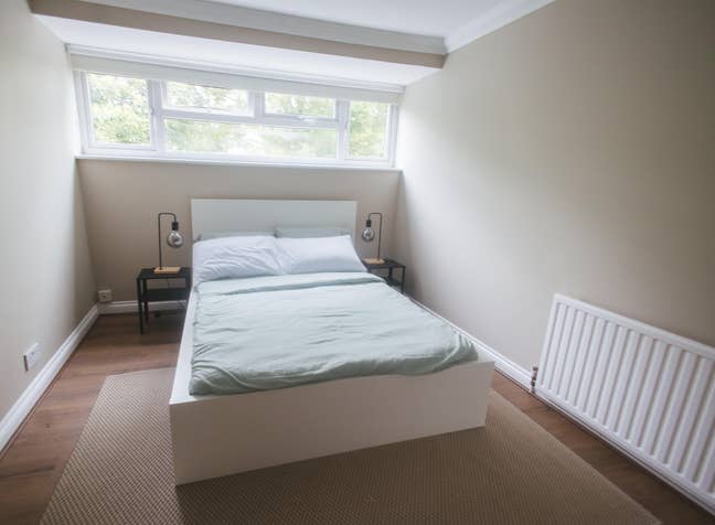 Double Room Available by Basildon Station Main Photo