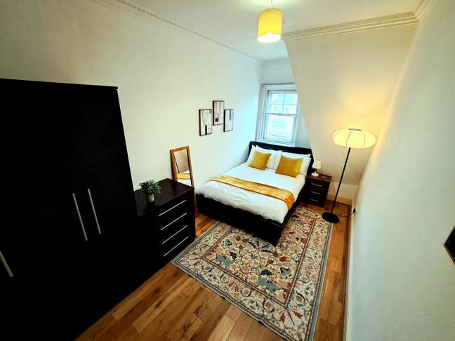 Spacious Double Moments from Highbury & Islington  Main Photo