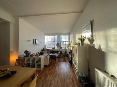 Room in a 3 bedroom converted warehouse  Main Photo