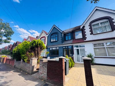 To Rent – Stunning Newly Renovated 4-Bedroom House Main Photo