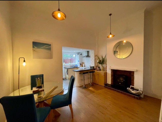 Newly renovated 2 bed house for rent  Main Photo