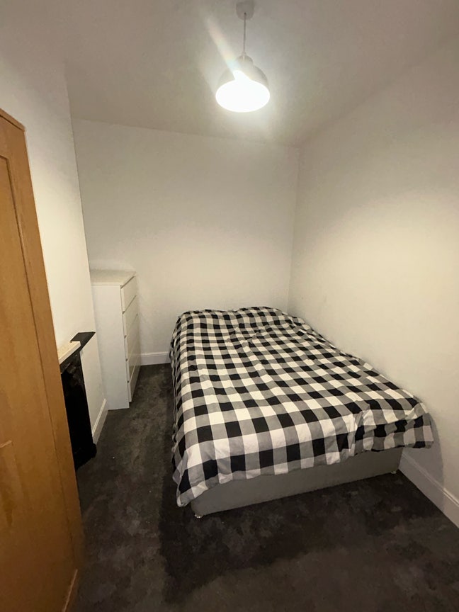 Cozy Furnished Double Bedroom - NN1 4LU  Main Photo