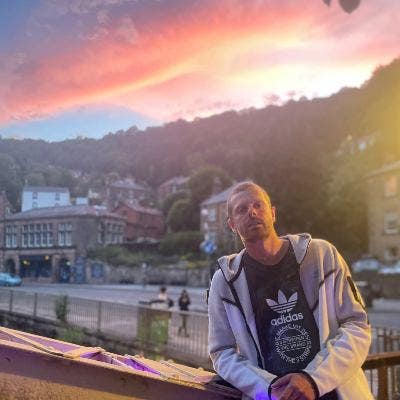 Looking to buddy up to get a 2 bed flat Main Photo