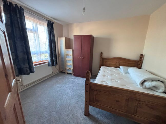 Room For Rent  Main Photo