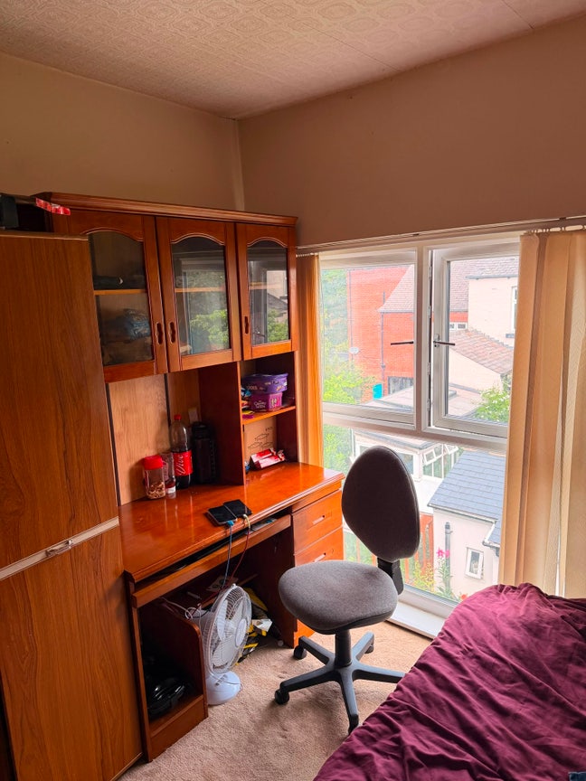Beautiful spacious rooms- Perfect Value in S1/S2  Main Photo