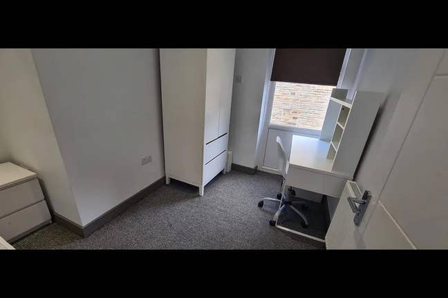Room in fully furnished house  Main Photo