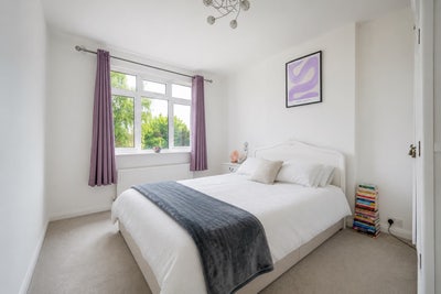 Double room walking distance to Morden station Main Photo
