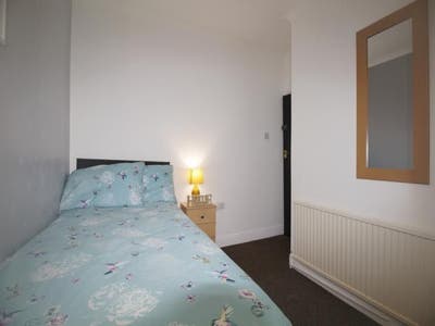 🛏️ Furnished Single Room !  All bills included 💸- Main Photo