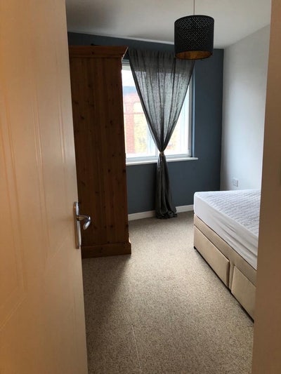 Bright Furnished Single Room Main Photo