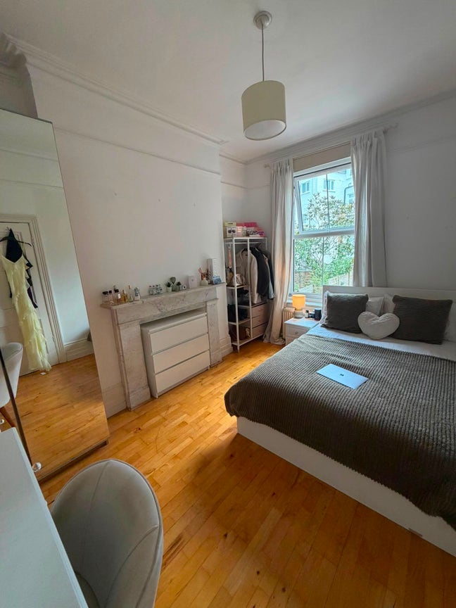 Stunning room in Battersea flat with garden Main Photo